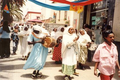 Woman singing and making music on the streets of Asmara.