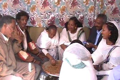 The guests eating injera.