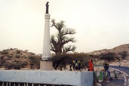 Maria statue just outside Keren at the road to Agordat (close to the English military cemetery).