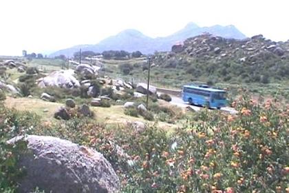 The road to Keren, the bus passing Elabered.