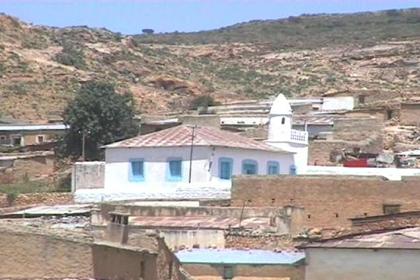 The village of Senafe, build against the slope of the mountain.