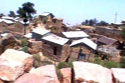 The small houses of the approximately 60 monks living in the Bizen monastery.