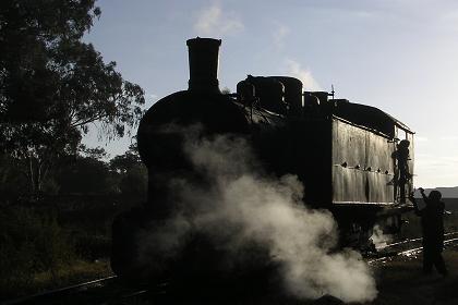 Preparing the locomotive for the trip to Ghinda.