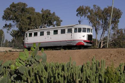 Testing the Italian railcar for future trips to Ghinda and Massawa.