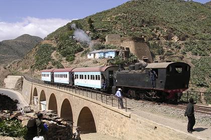 Photo stop between Asmara and Nefasit.