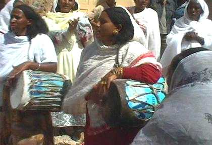 Drum beat announcing the wedding in Kahawta.