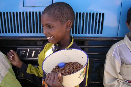Boy selling atar (roasted chickpeas) at the stopover to Keren.