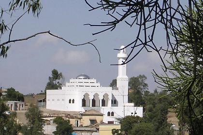 New mosque of Mendefera on the next hill top.