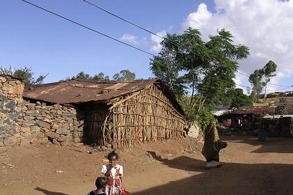 Passing the outskirts of Mendefera on my way to the mosque.