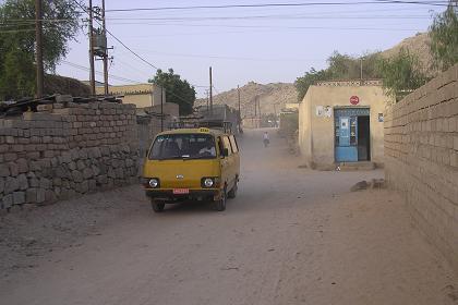 Road to Ciuf Ciufit passing Hansu and Afworki's house - Keren Eritrea.