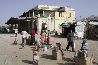 Small scale trade (peanuts or "foul") on the bus station - Keren Eritrea.