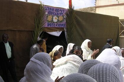 Welcome at the wedding ceremony - Mai Temenai Asmara Eritrea.