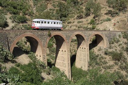 Littorina passing a bridge between Asmara and Nefasit.