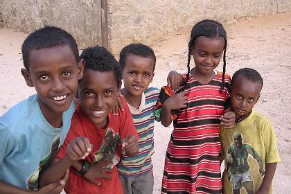 Se'alena! (picture us) - Local children - Keren Eritrea.