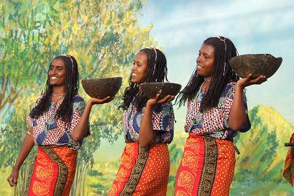 Dancing Tigre women - Festival Eritrea 2006 - Expo Asmara Eritrea.