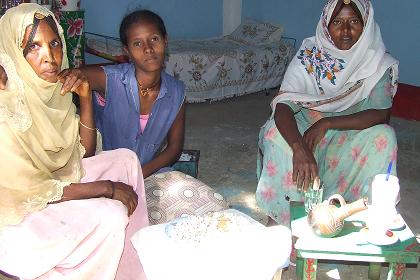 Coffee ceremony with an Eritrean family - Muscha Eritrea.