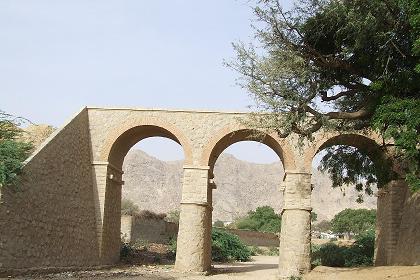 Railway bridge - start of the track to Halib Mentel.