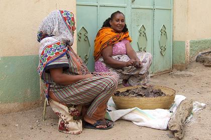 Women preparing suwa - Mai Temenai Asmara Eritrea.