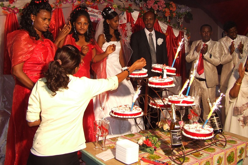 Sparkling wedding cake - Edaga Arbi Asmara.
