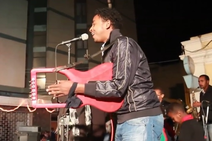 Temesgen Yared - live stages on Harnet Avenue Asmara Eritrea.